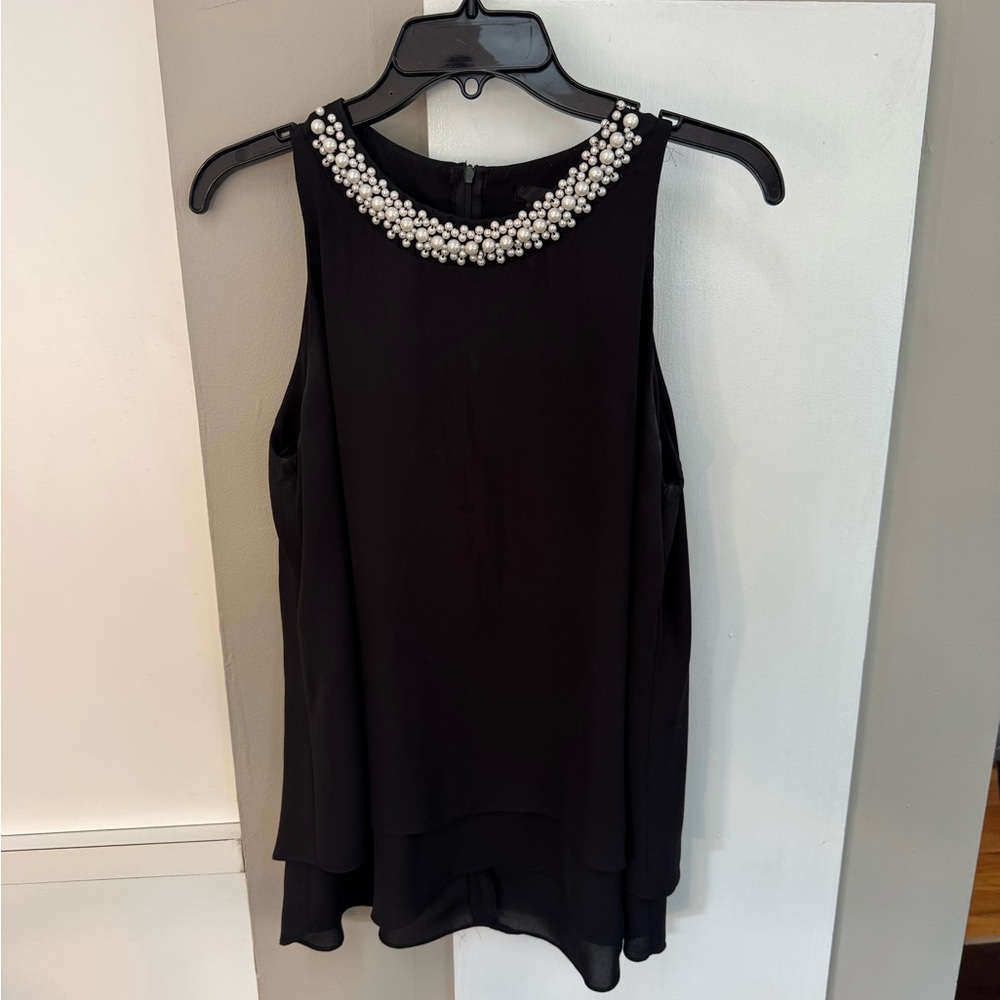 AQUA BLACK SLEEVELESS TOP W/ PEARL DETAIL SIZE
LARGE
